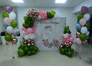 Фотозона ко Дню матери из шаров и баннера