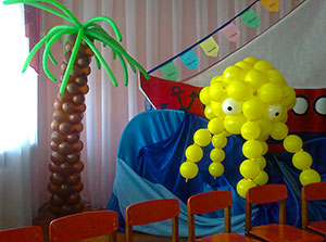 осьминог и пальма из шаров